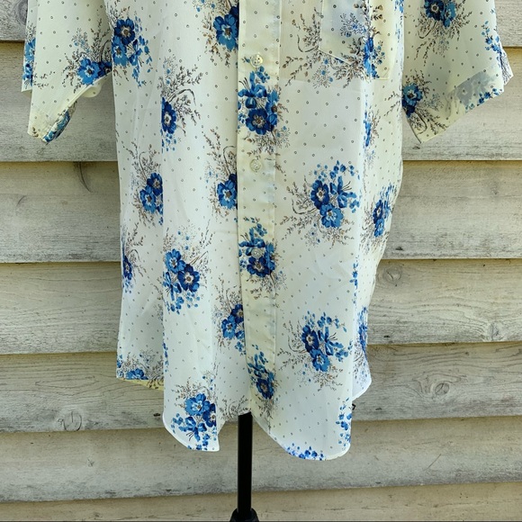 True Vintage 70s Macro Floral Print Wide Collar Short Sleeve Button Down Shirt - Picture 10 of 16